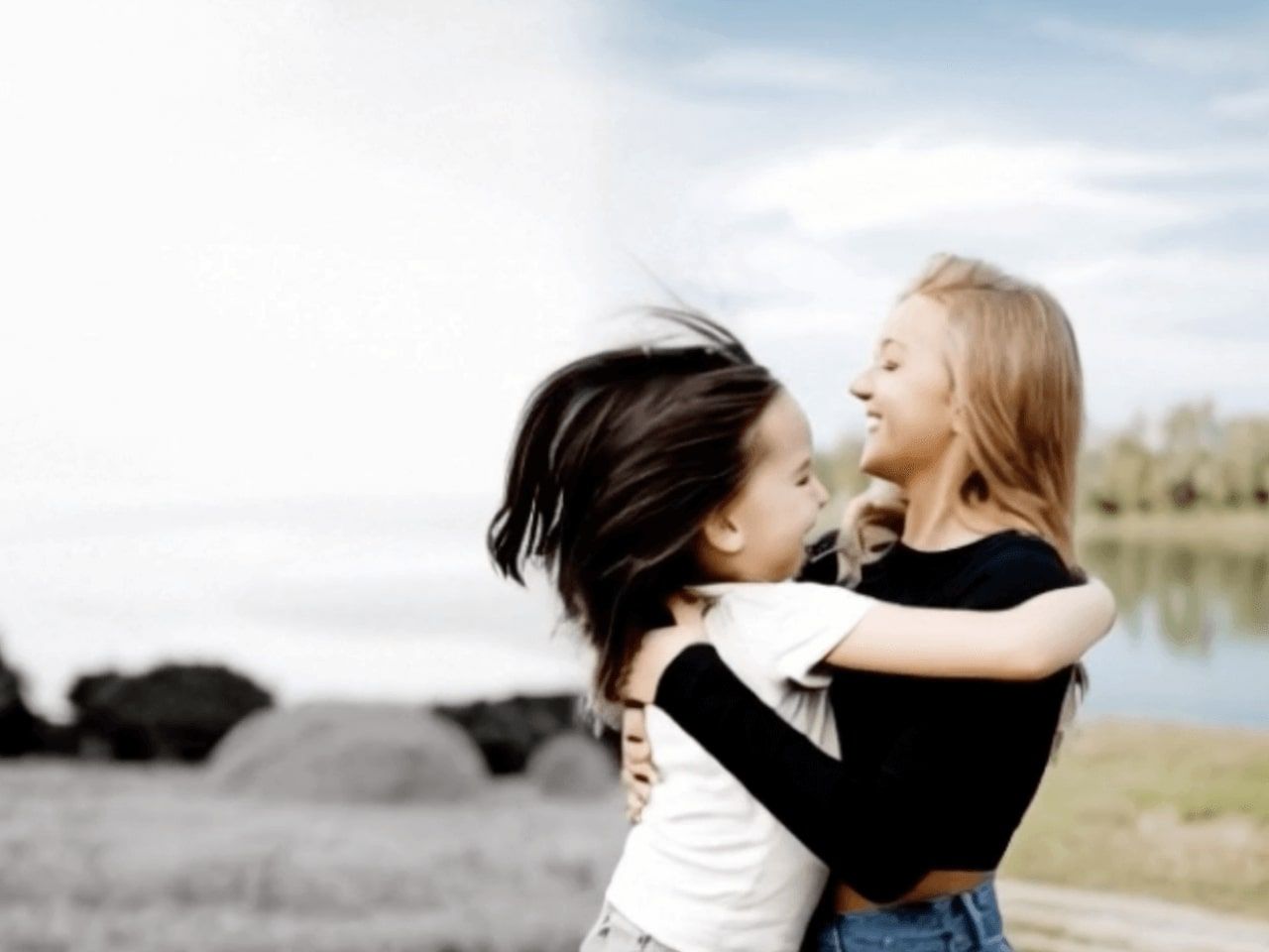 cupón válido para abrazos gratis, image size:1280x960