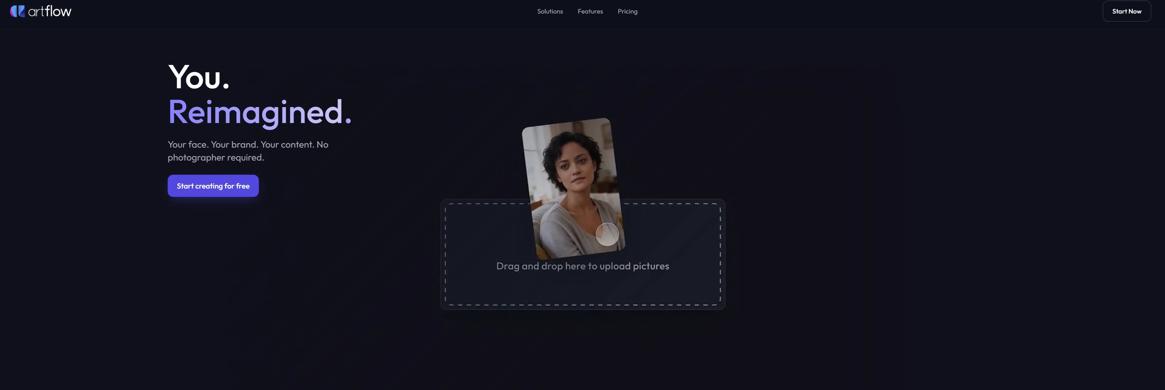 Een gebruikersinterface voor het uploaden van foto's met een foto van een vrouw in beeld.