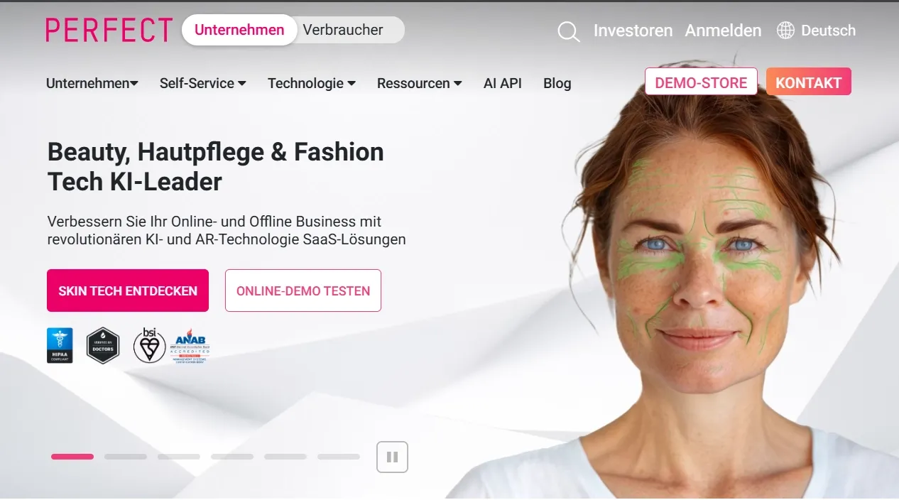 Frau mit grünen Linien auf dem Gesicht, die Hautpflege-Technologie repräsentiert.