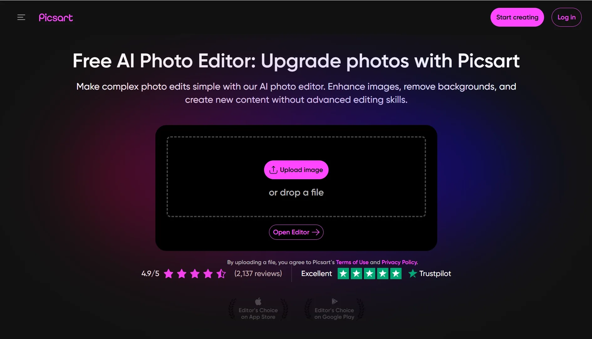 Interface de l'éditeur photo IA de Picsart avec options de téléchargement et de notation.