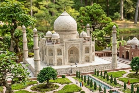 استكشف معالم العالم بمقياس مصغر