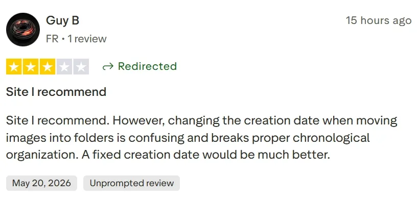 Recensione su Trustpilot che menziona PicLumen con un feedback sull'organizzazione delle date nelle cartelle delle immagini.