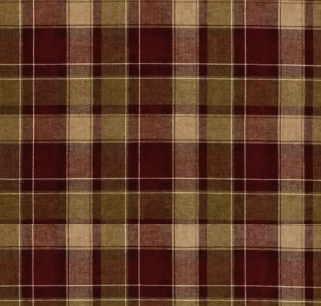 Un motivo a quadri con texture, caratterizzato da quadrati bordeaux, verdi e beige.