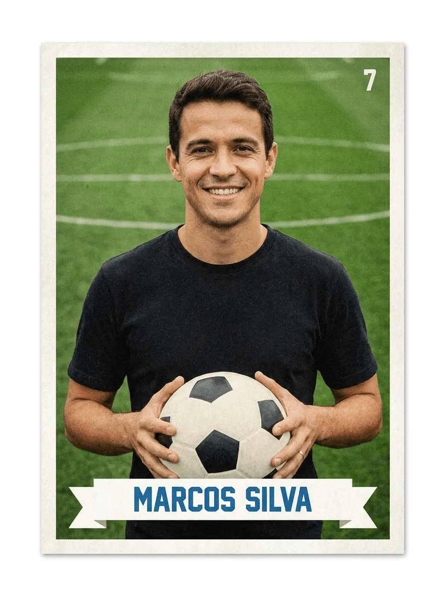 figurinha de futebol em estilo álbum clássico com fundo de estádio