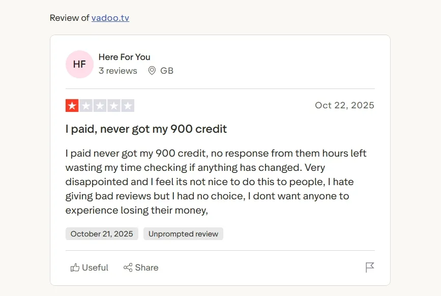 Recensione di un utente che esprime frustrazione per non aver ricevuto il credito pagato da vadoo.tv.